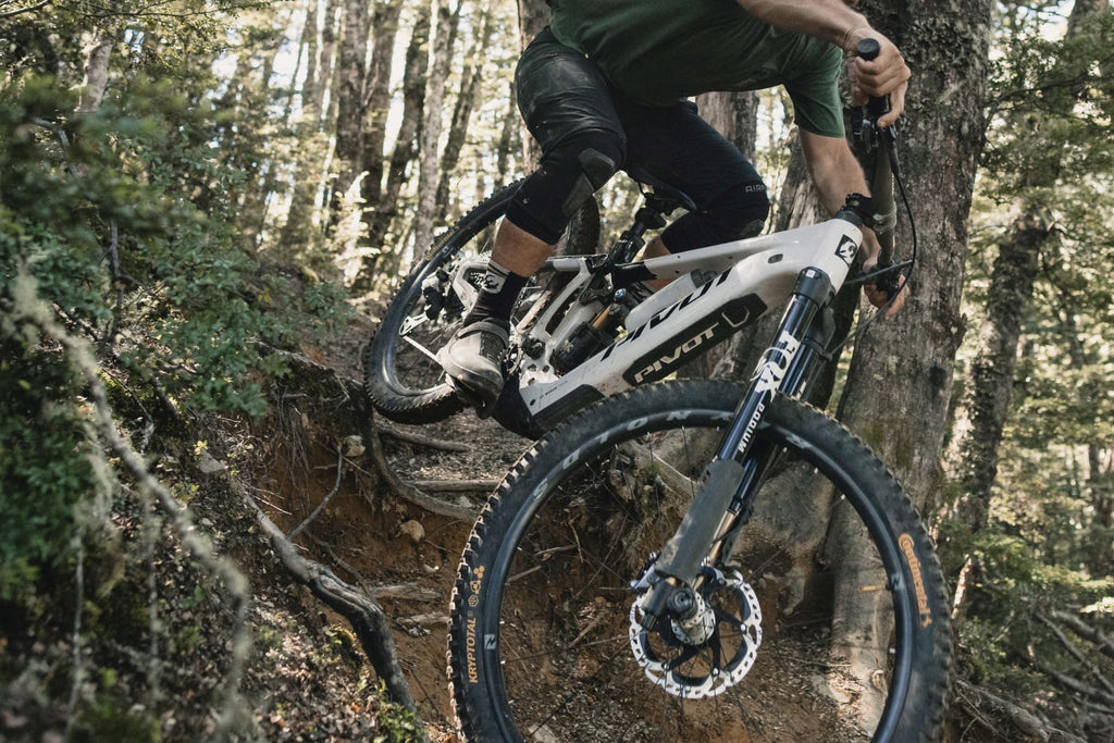 Pivot Shuttle LT full-power enduro performance