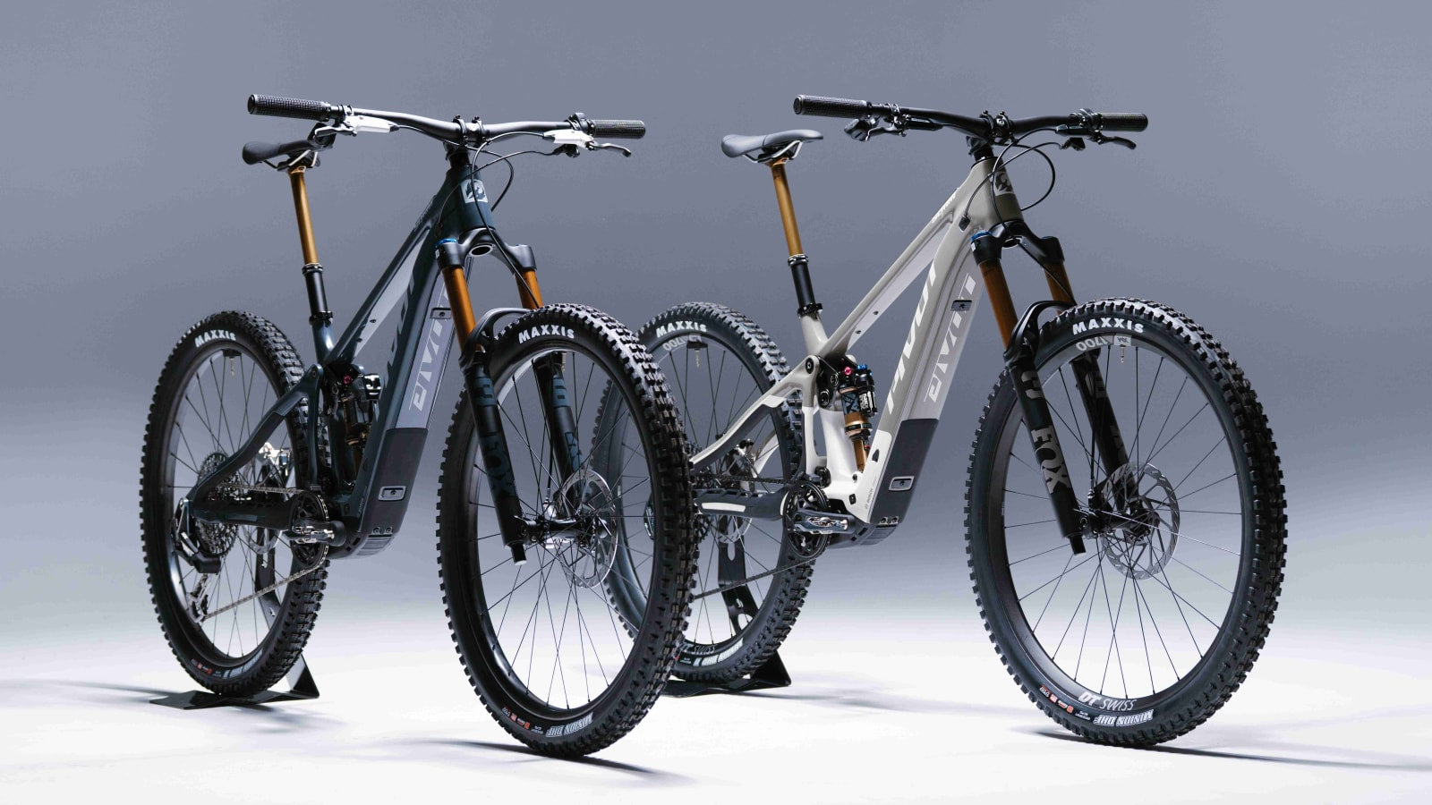 Pivot Shuttle SL AM frame and suspension detail
